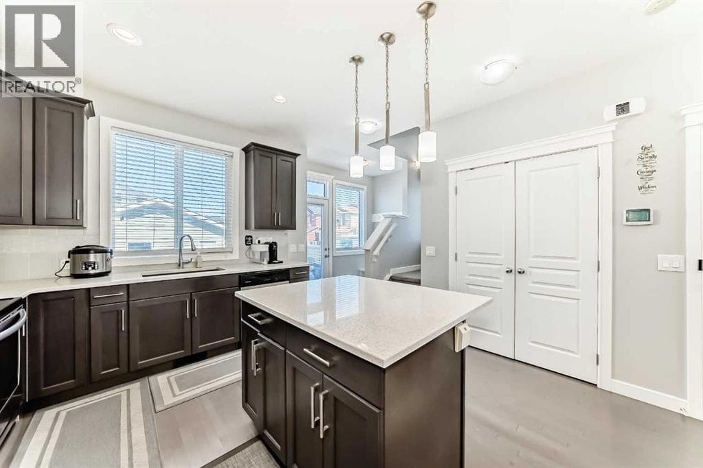 392 Redstone Drive NE — photo 4