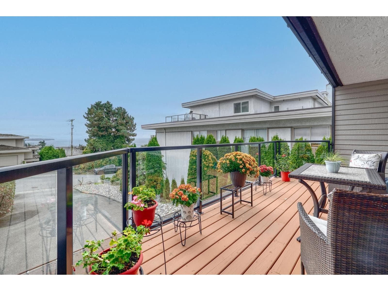 105 15041 PROSPECT AVENUE photo 3