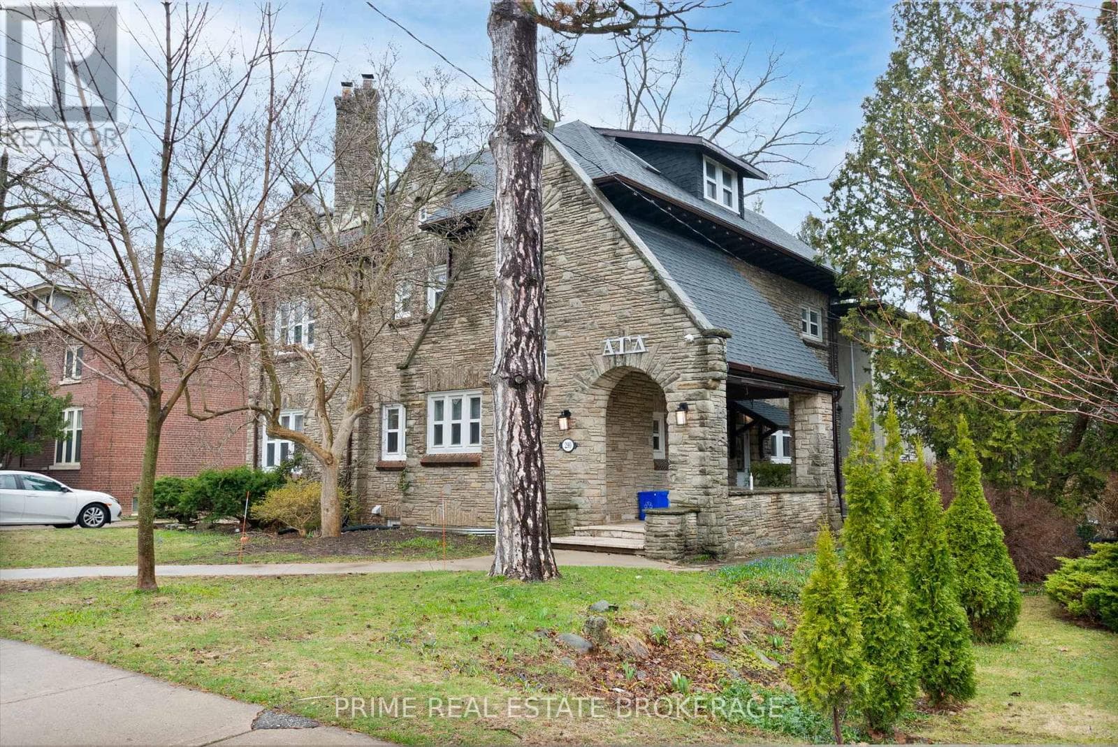 290 HURON STREET photo 2
