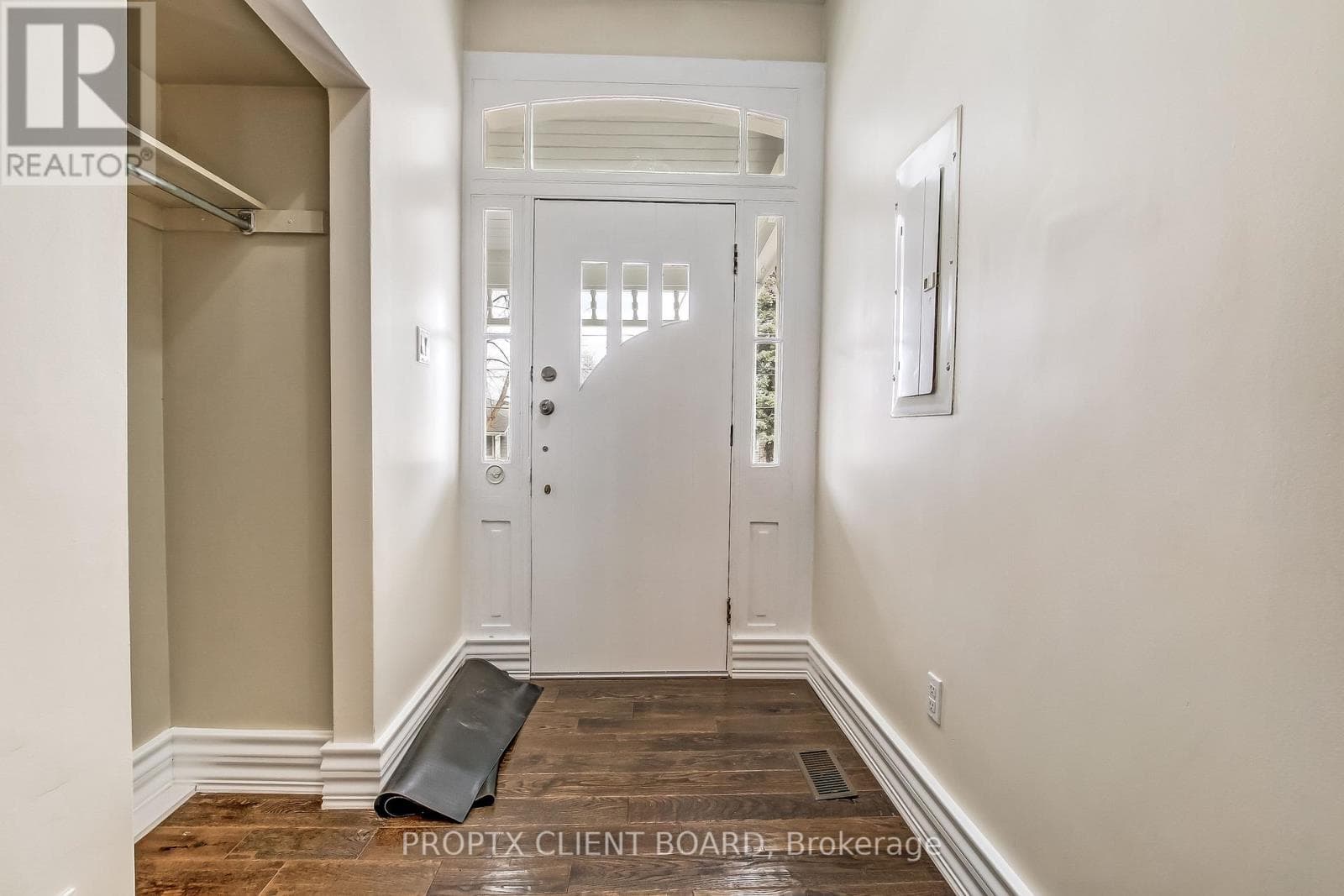 727 QUEENS AVENUE S photo 4
