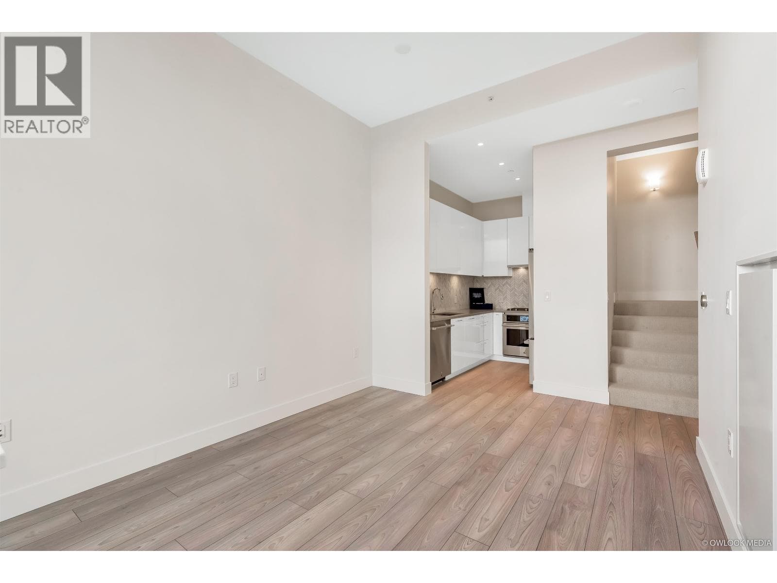 3559 E KENT AVENUE NORTH photo 4