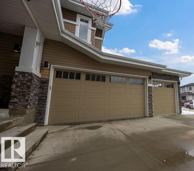 3128 58 AV NE photo 3