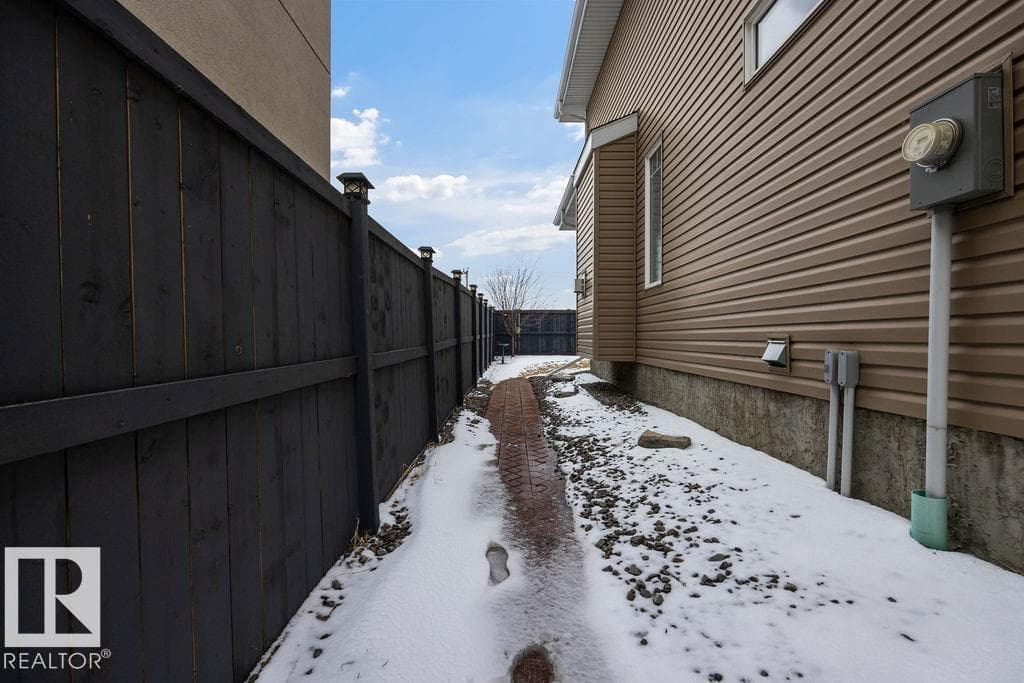 3128 58 AV NE photo 5