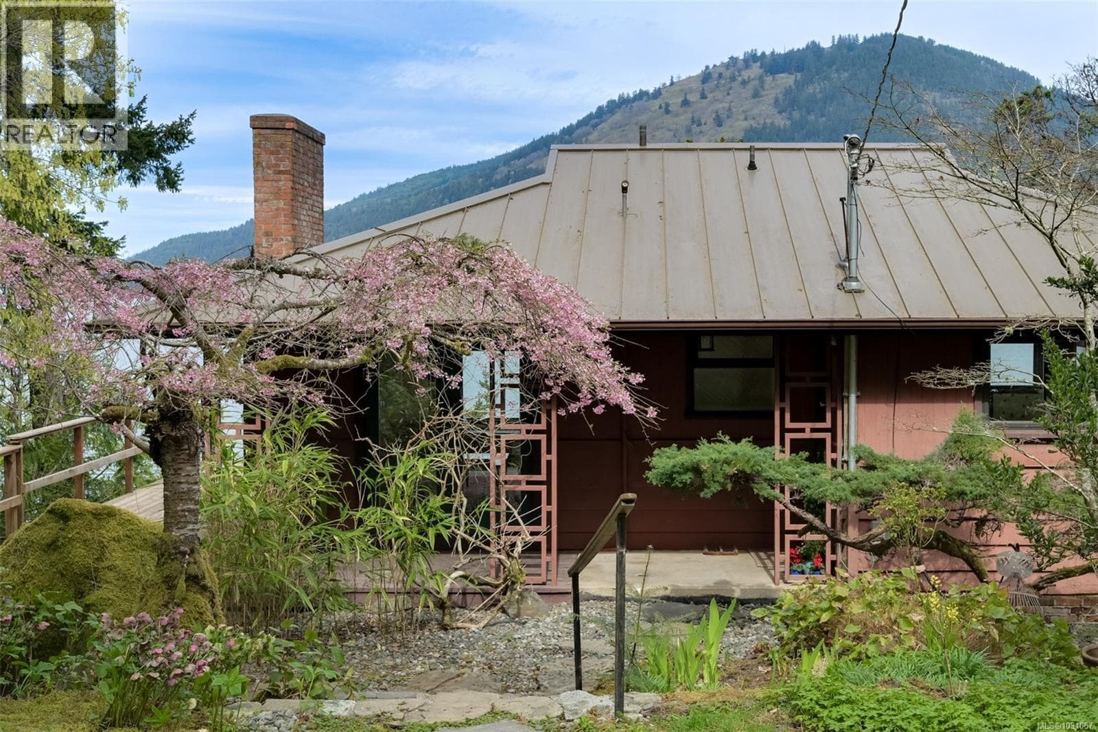 618 Lands End Rd photo 4