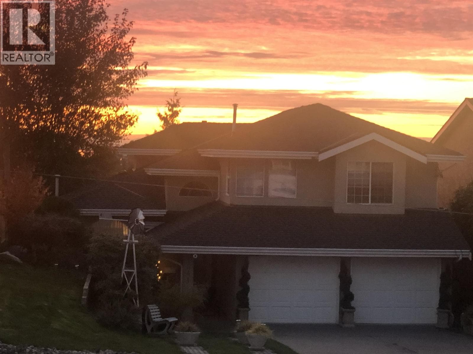 1641 53A STREET photo 3