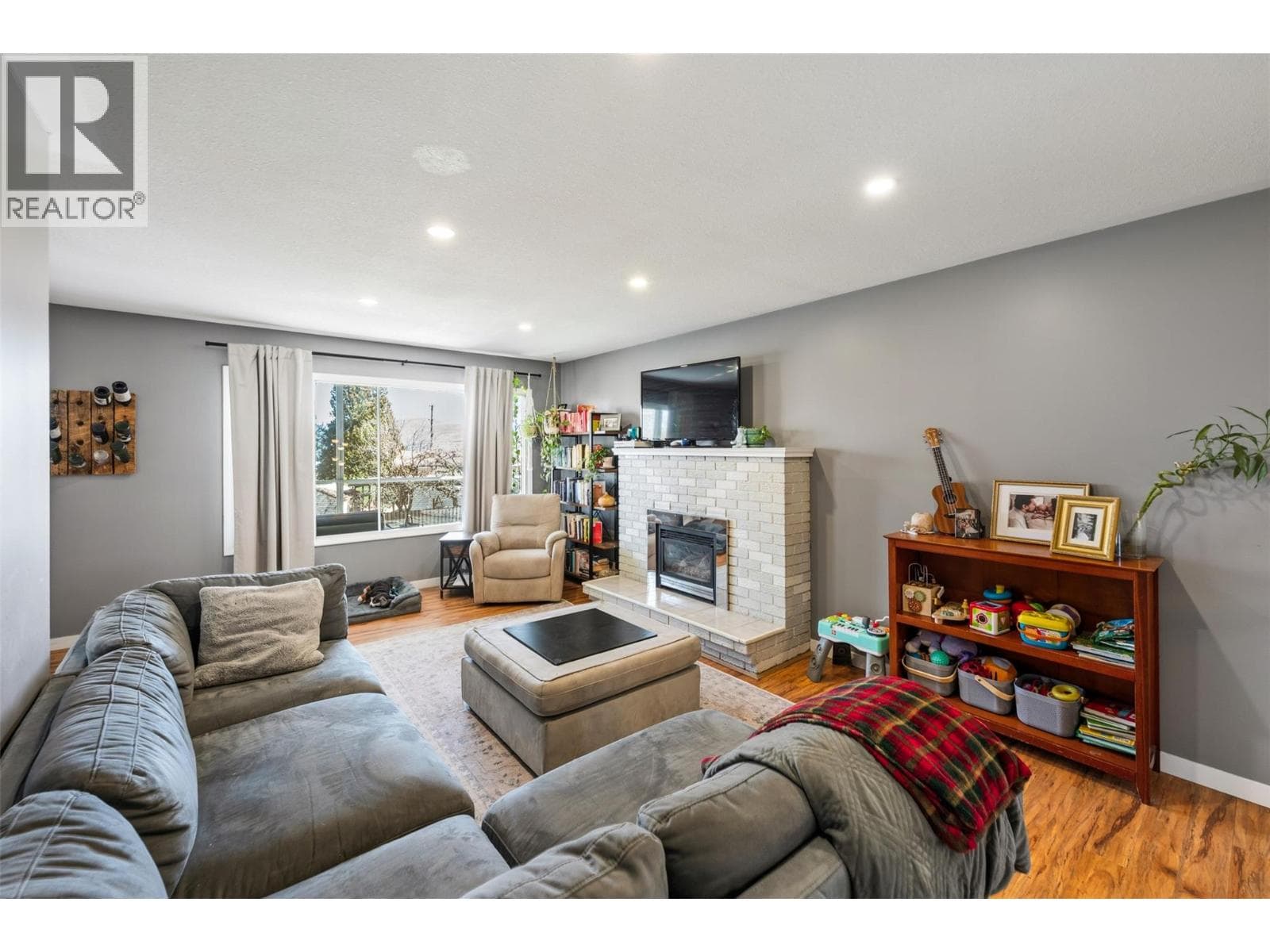 3853 Glenway Road photo 2