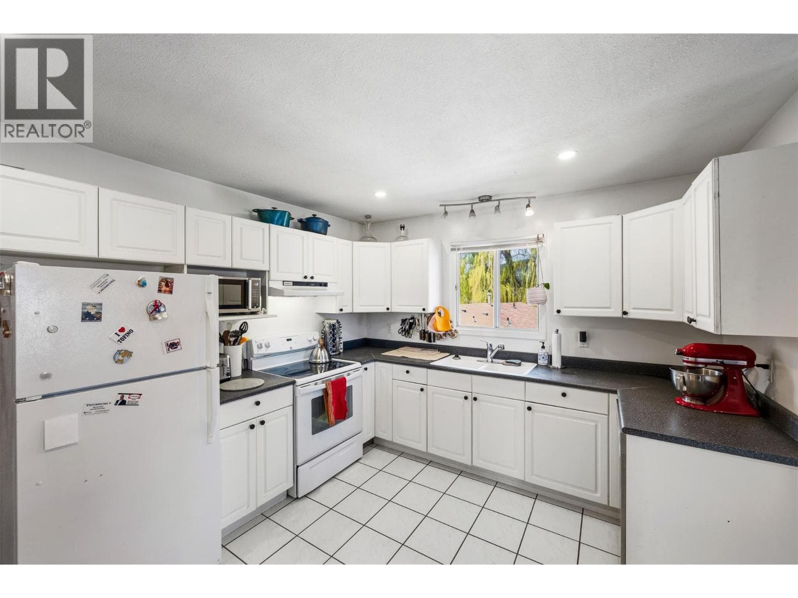 3853 Glenway Road photo 4
