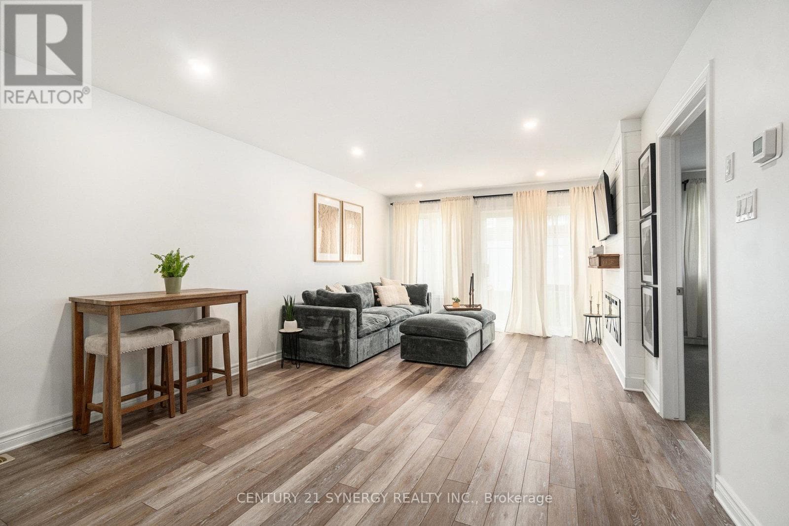 110 SEABERT DRIVE photo 3
