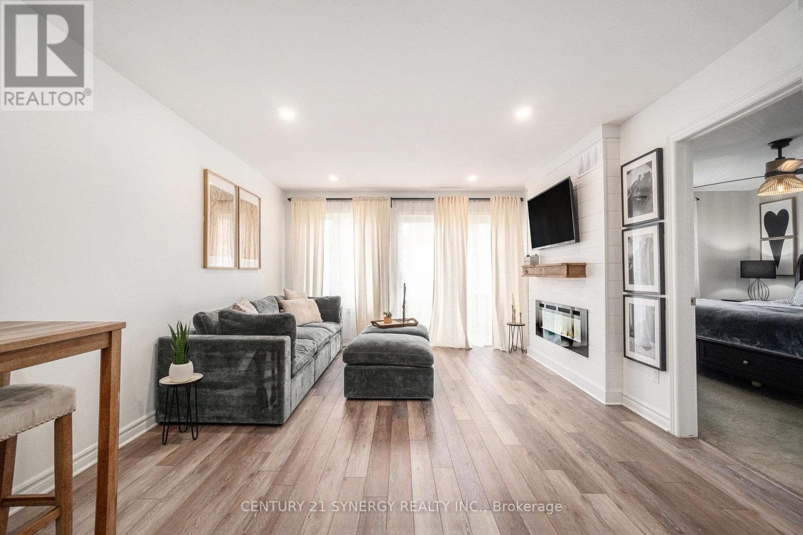 110 SEABERT DRIVE photo 4