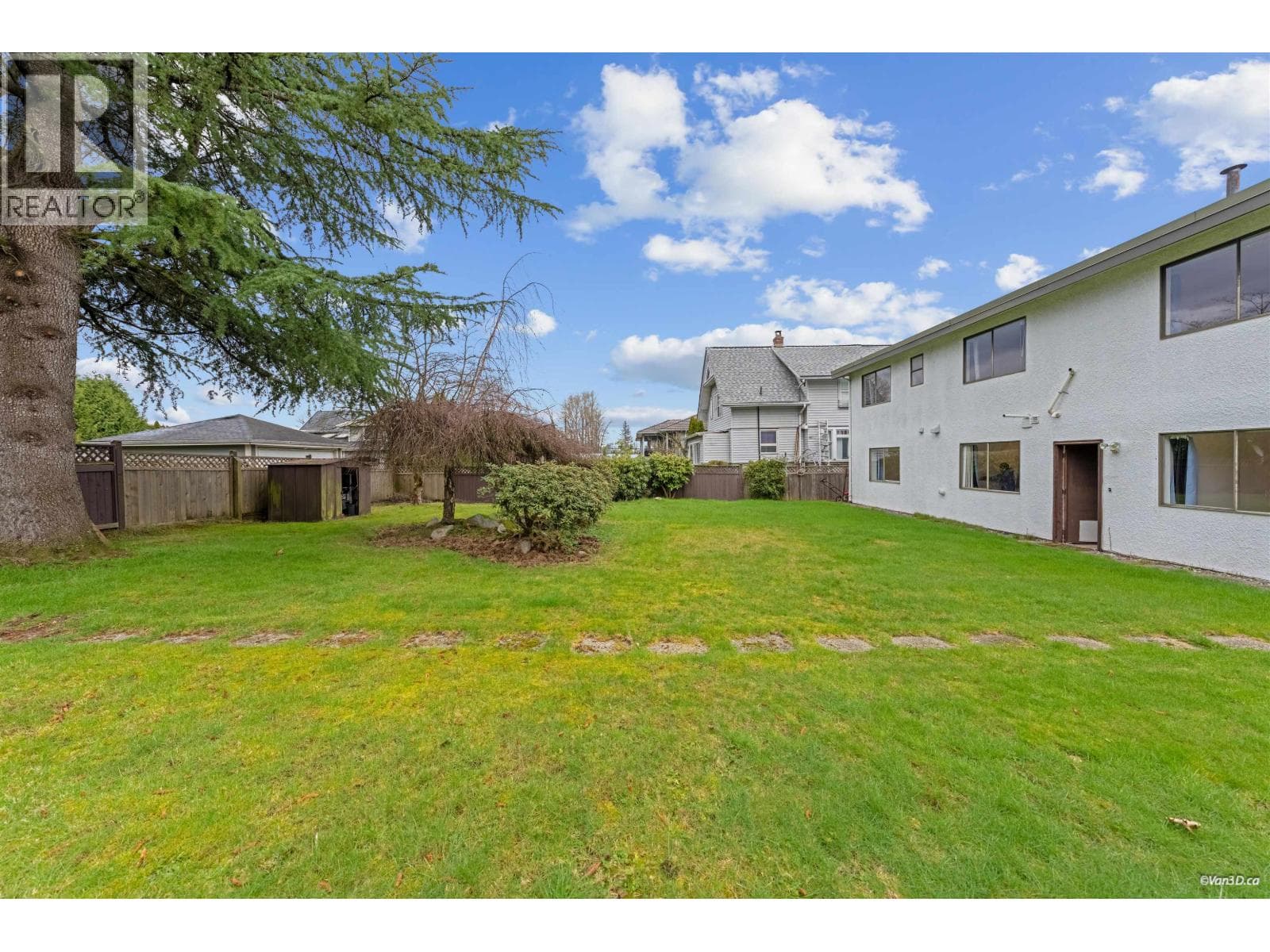 5571 CLAUDE AVENUE photo 3