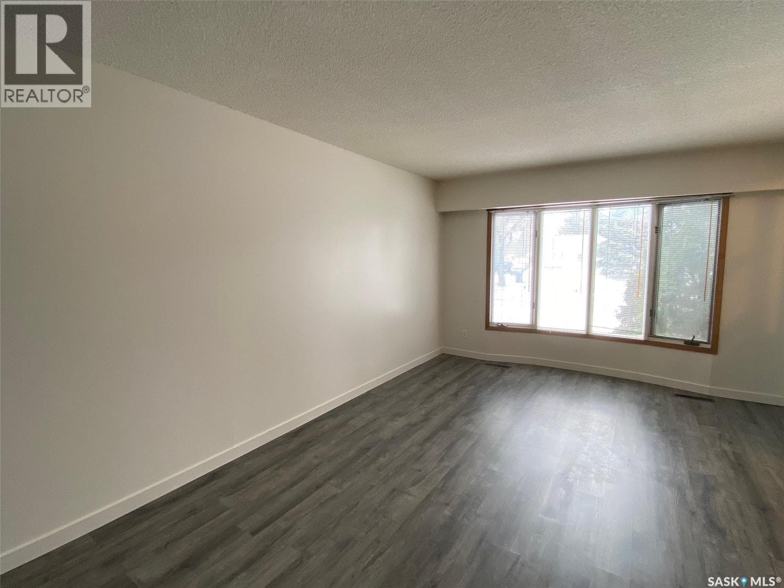 150 Gladstone AVENUE S — photo 5