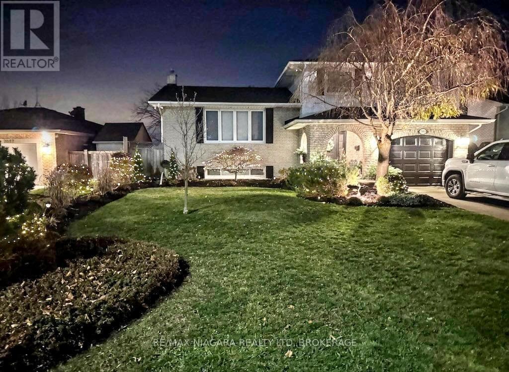 3 bed 2 bath single family at 7013 GLENGOWAN CRESCENT — $874,900