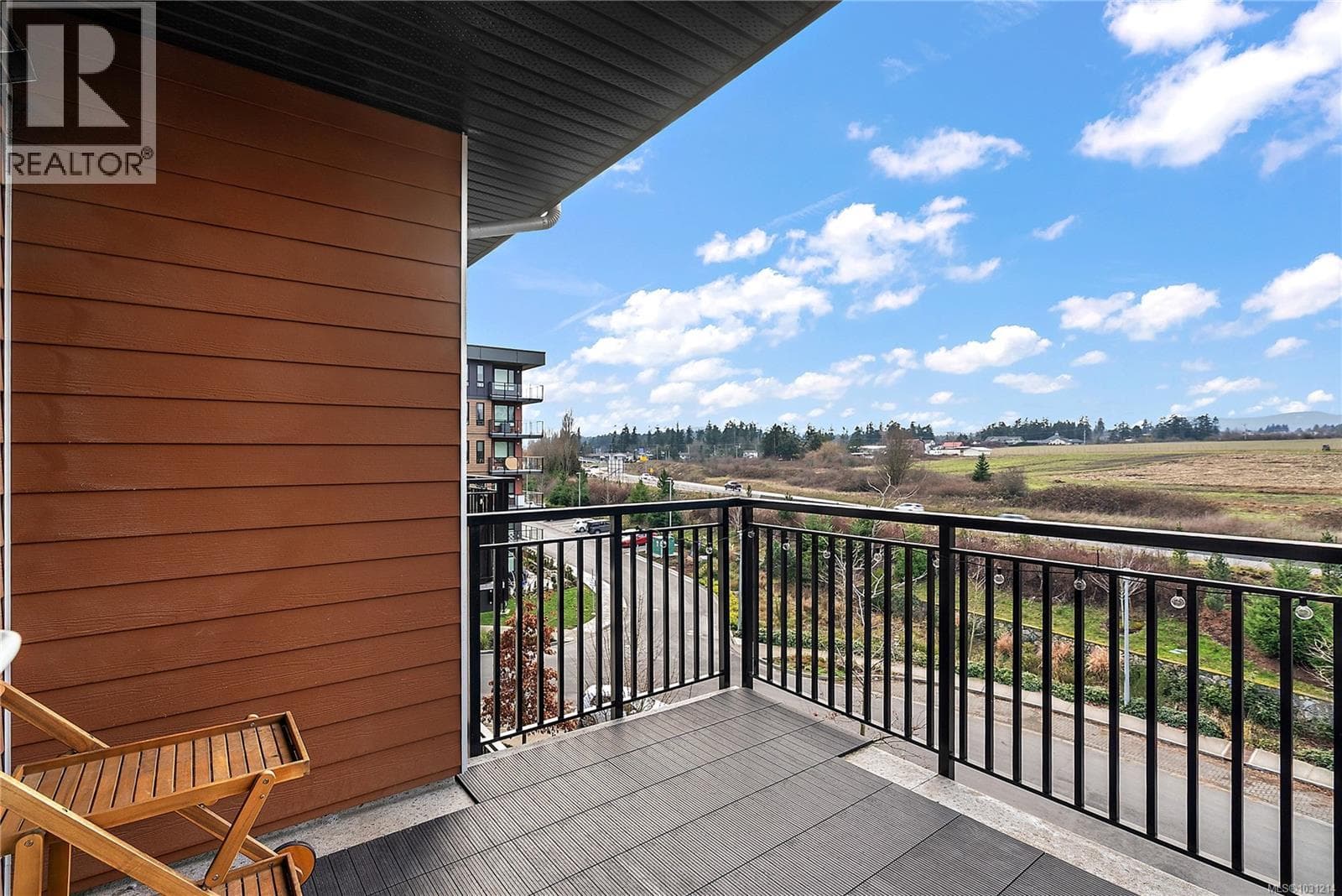 402 2500 Hackett Cres photo 4