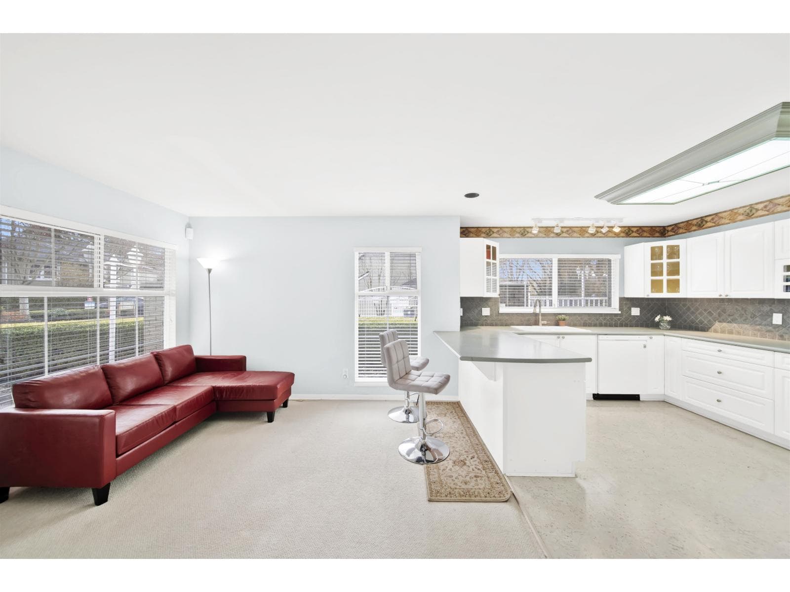 54 8428 VENTURE WAY photo 4