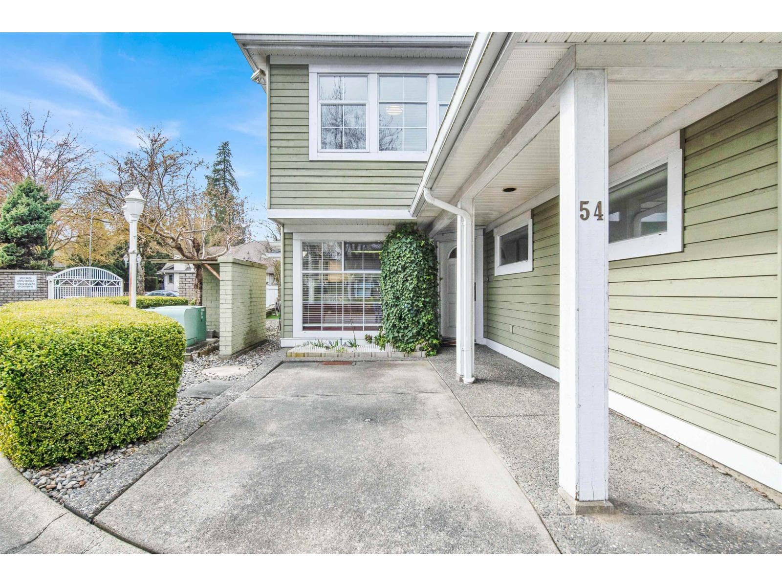 54 8428 VENTURE WAY photo 2