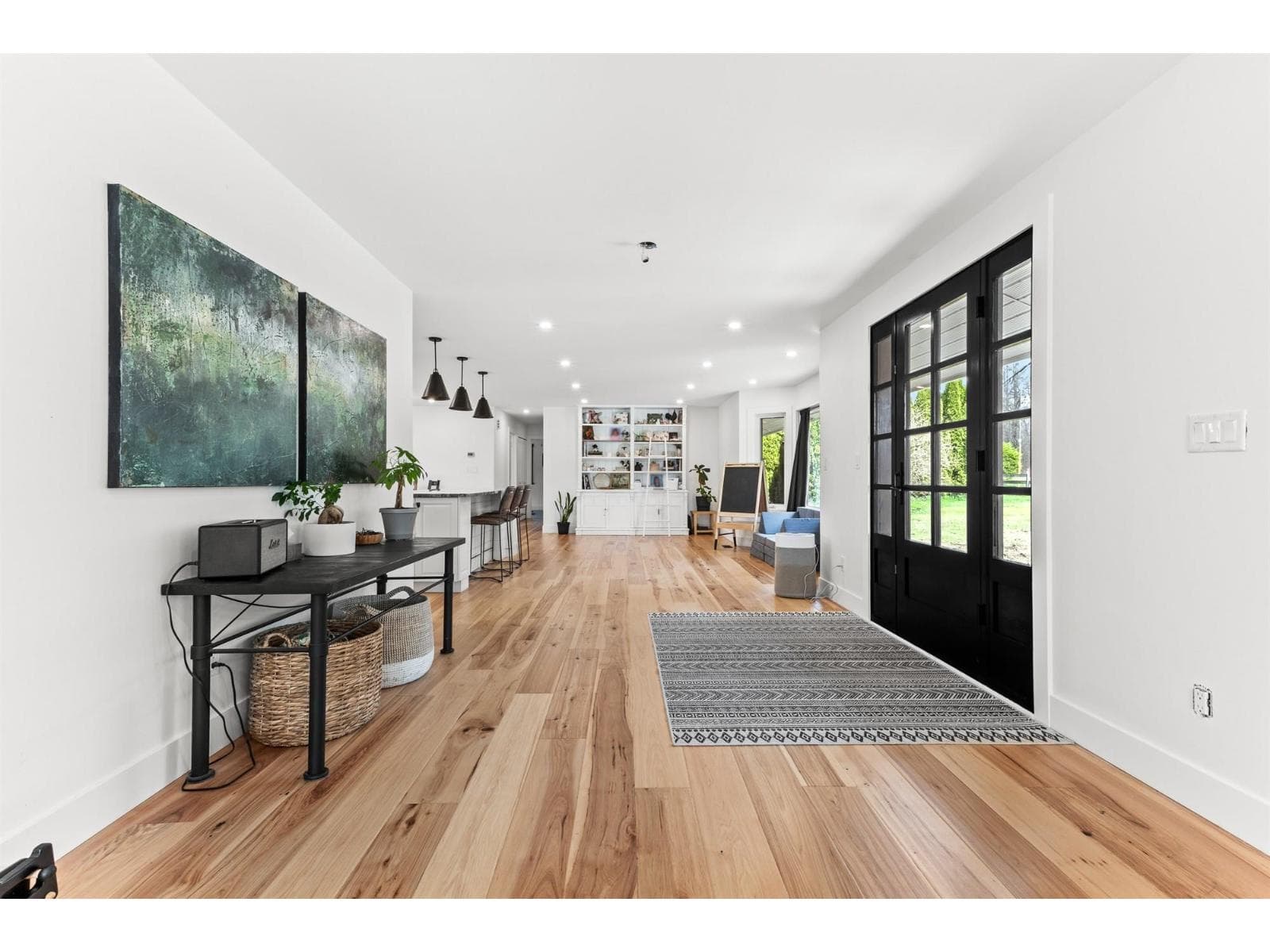 7025 HESSLEA CRESCENT photo 2