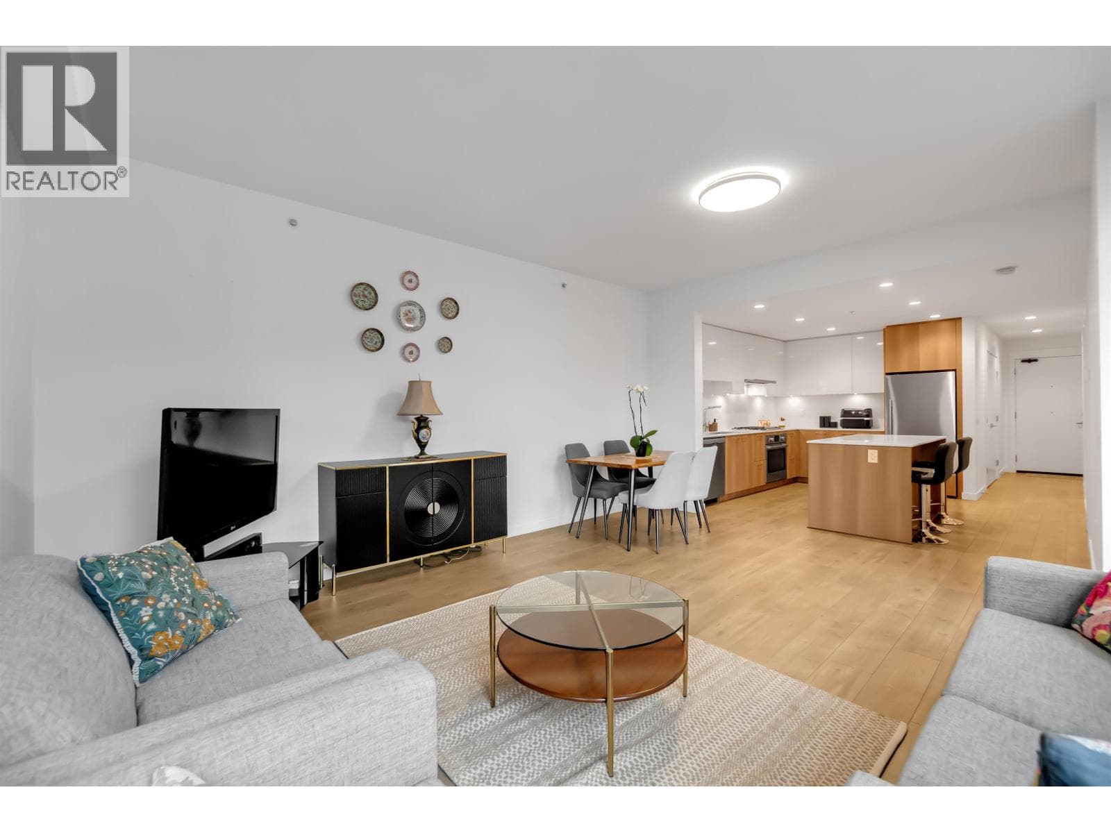 303 715 W 15 STREET photo 5