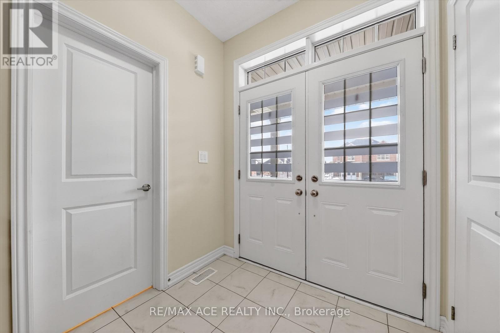 4 SANFORD CIRCLE photo 5