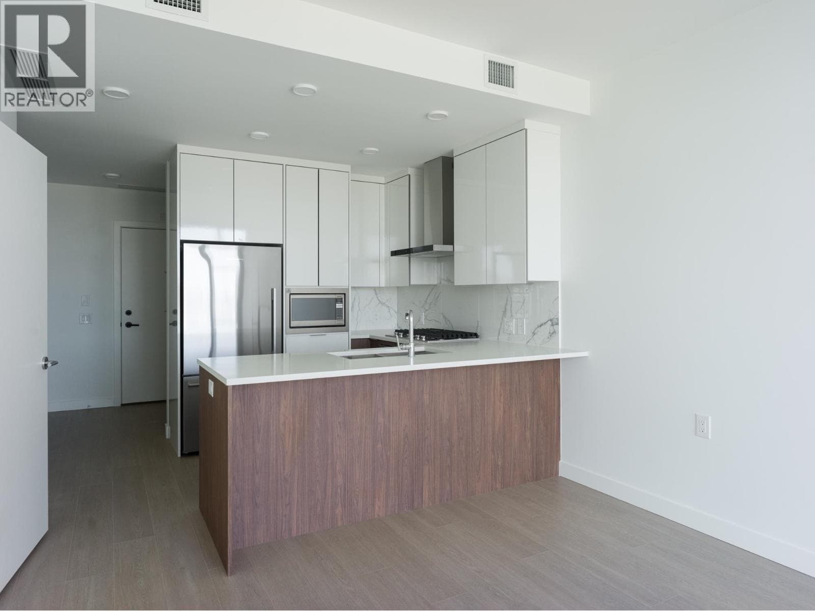 1705 699 WHITING WAY photo 5