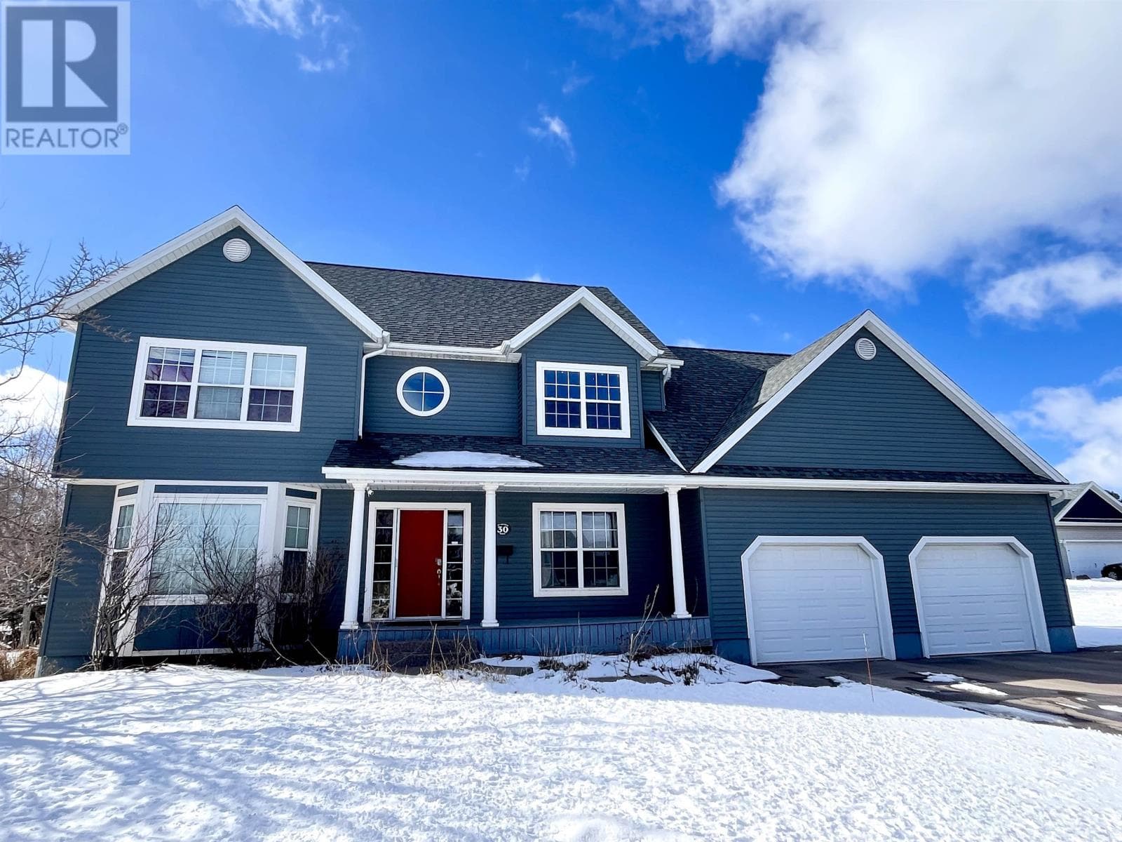 30 MACARTHUR Drive photo 2