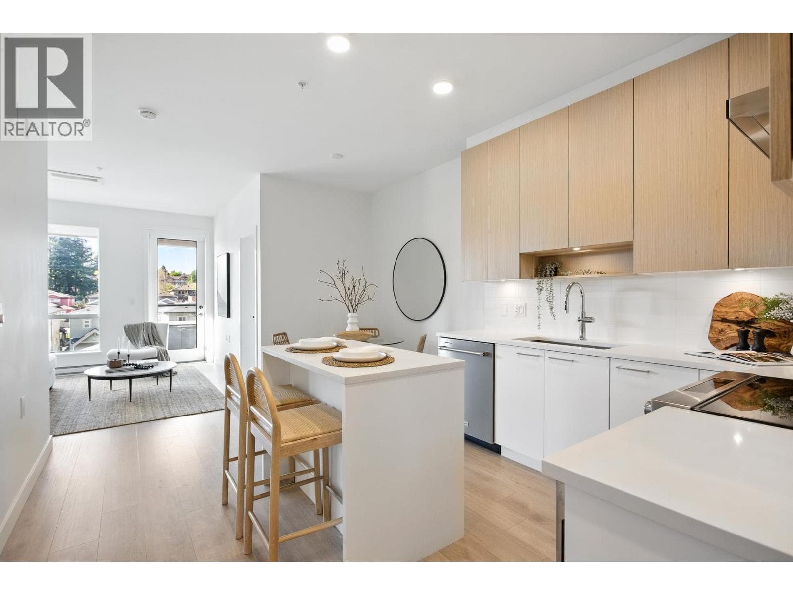 321 7599 15TH STREET photo 3
