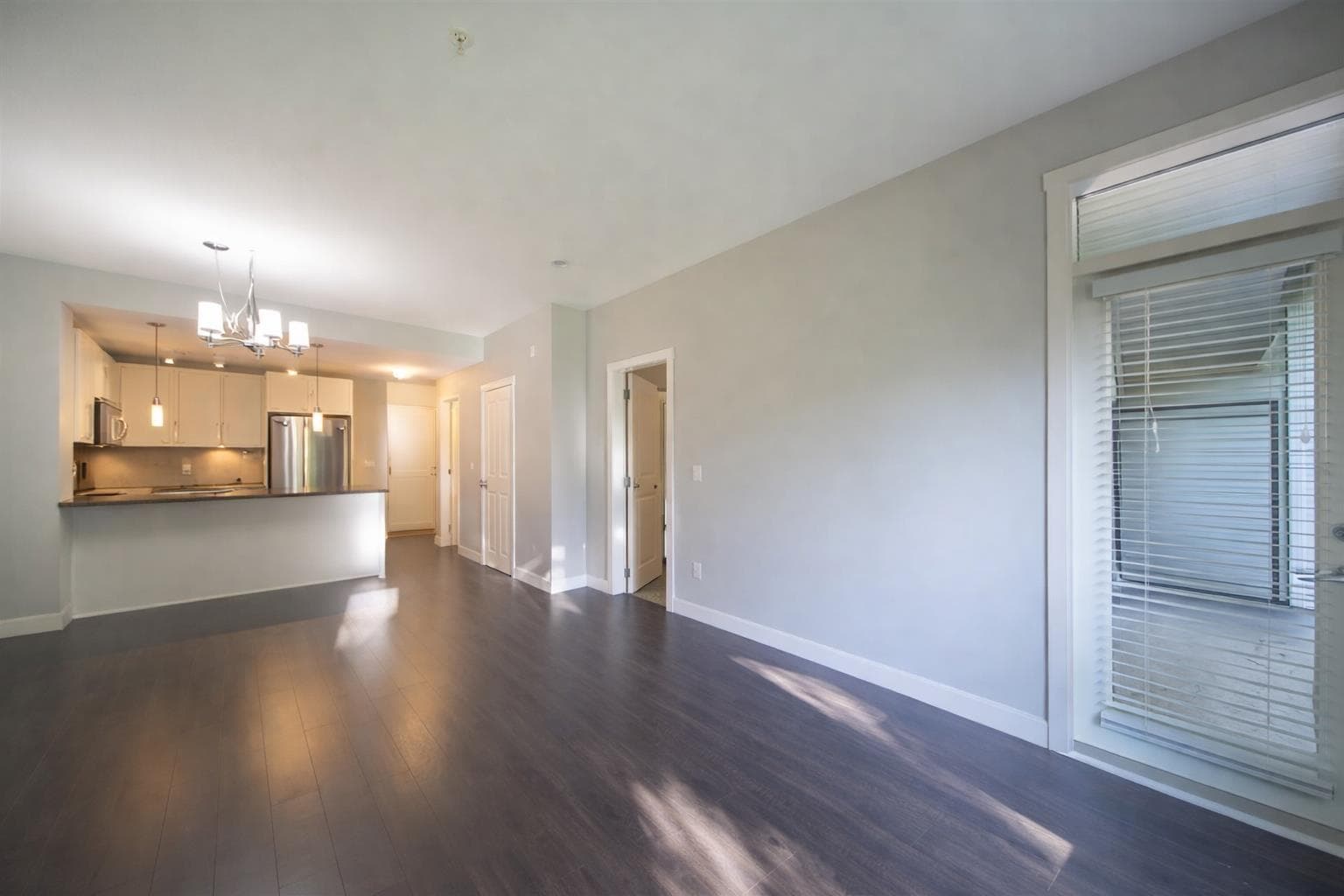 310 14358 60 AVENUE photo 3