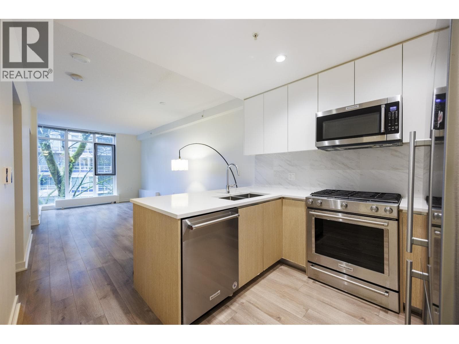 207 8940 UNIVERSITY CRESCENT photo 5