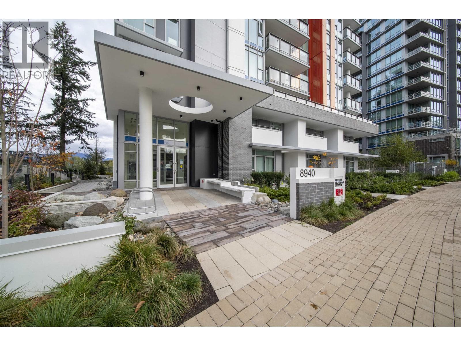1 bed 1 bath single family at 207 8940 UNIVERSITY CRESCENT — $399,000