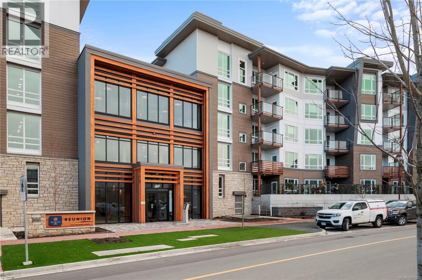 2 bed 2 bath single family at 542 920 Reunion Ave — $549,000