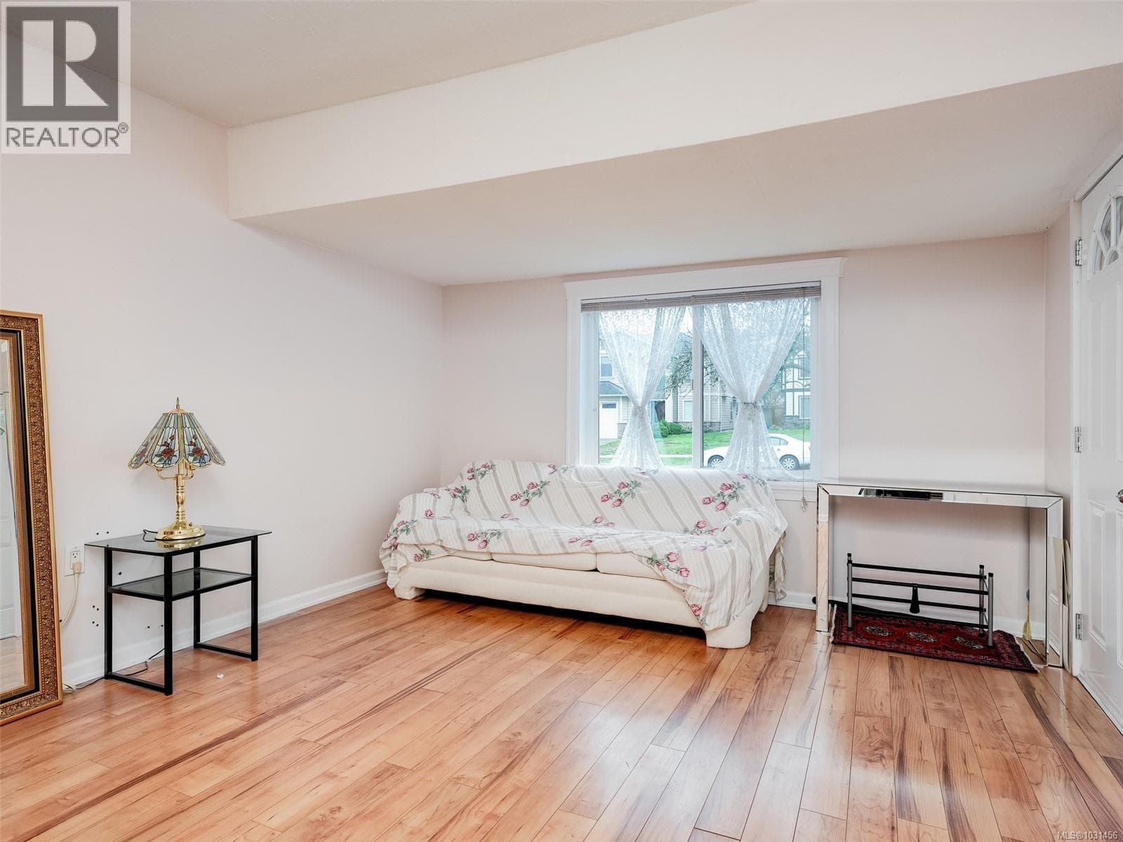 3260 Seaton St photo 3