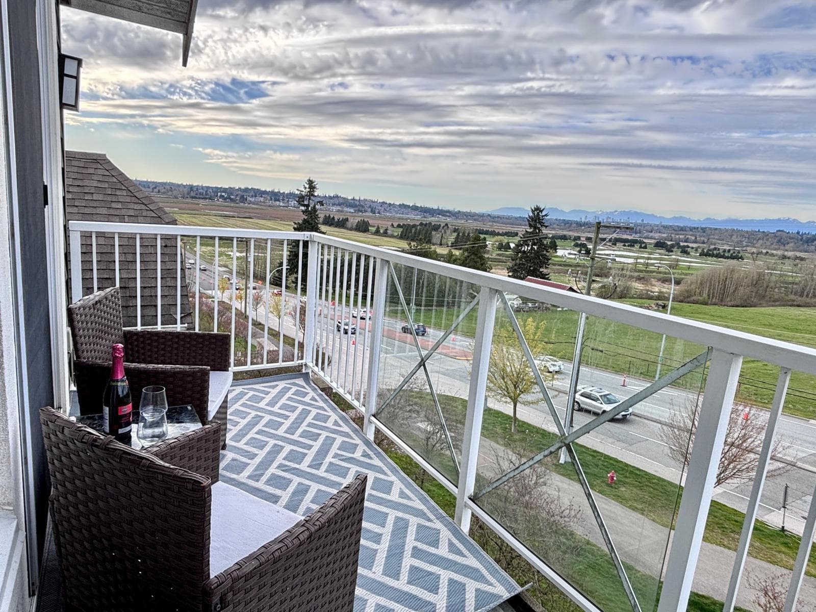 1 bed 1 bath single family at 415 16398 64 AVENUE — $429,900