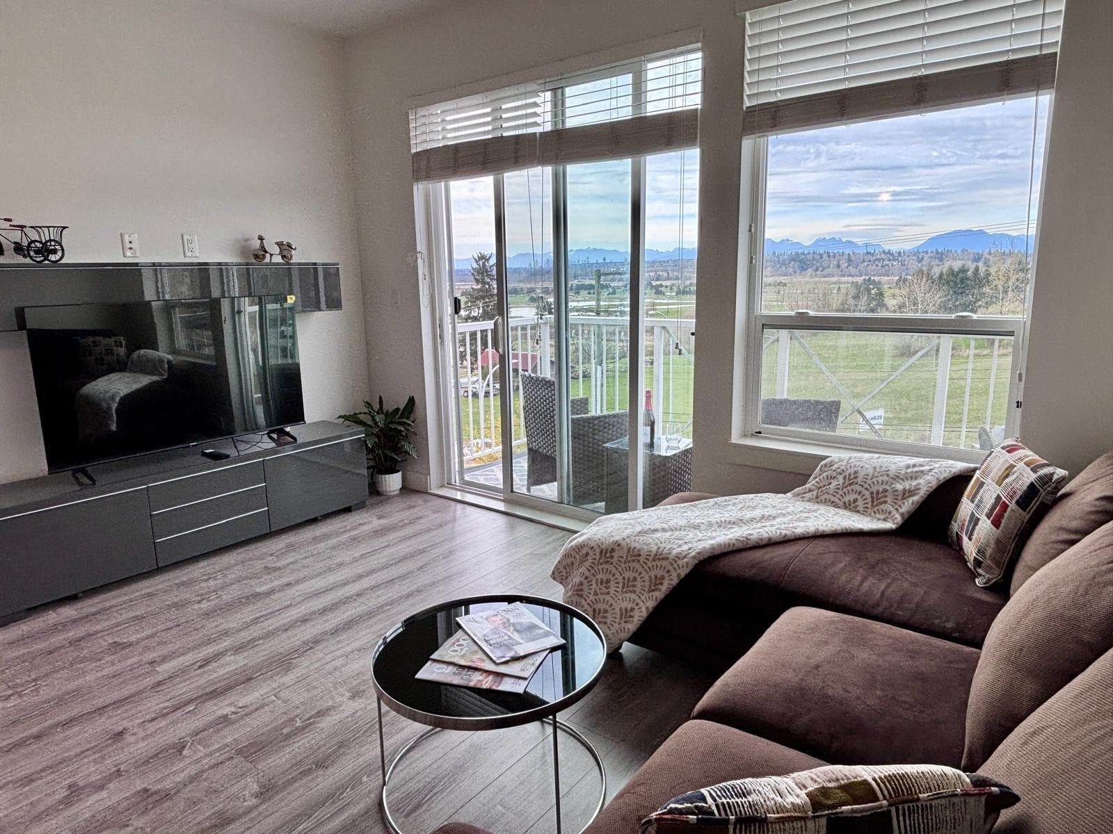 415 16398 64 AVENUE photo 4