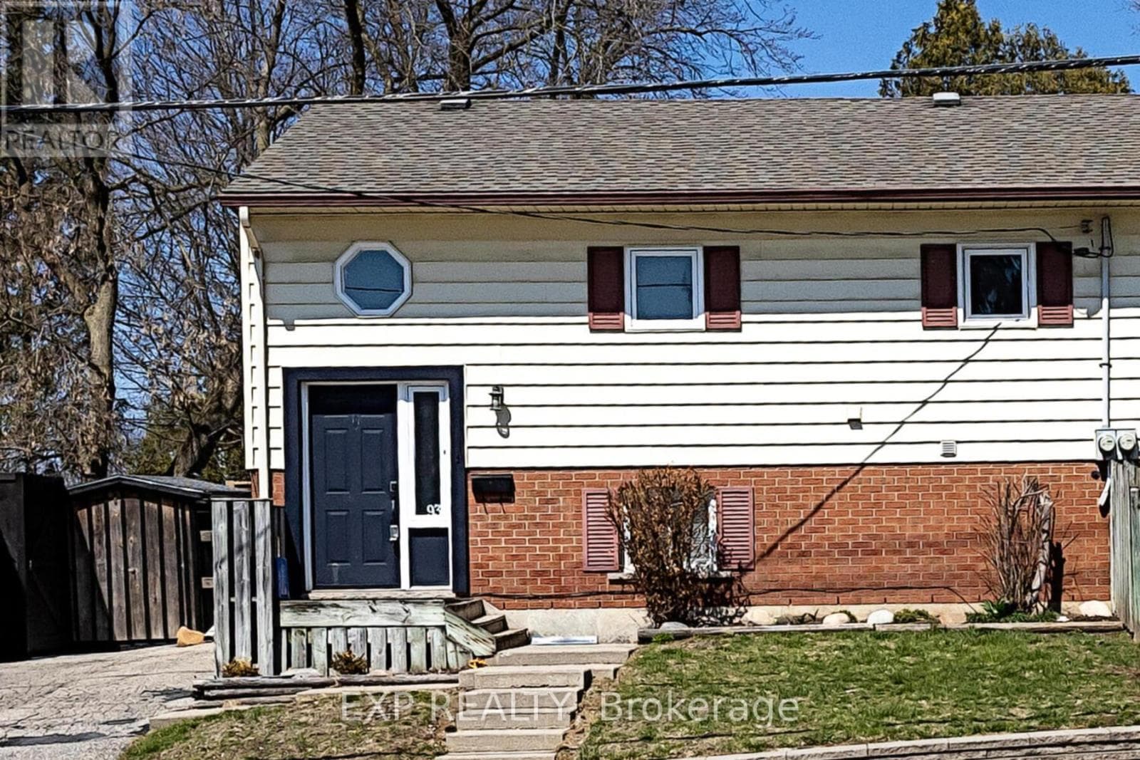 3 bed 2 bath single family at 93 KING STREET E — $389,900