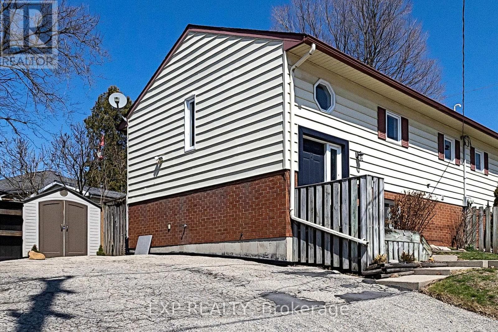 93 KING STREET E photo 2