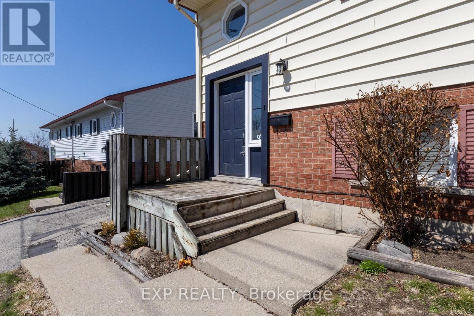 93 KING STREET E photo 3
