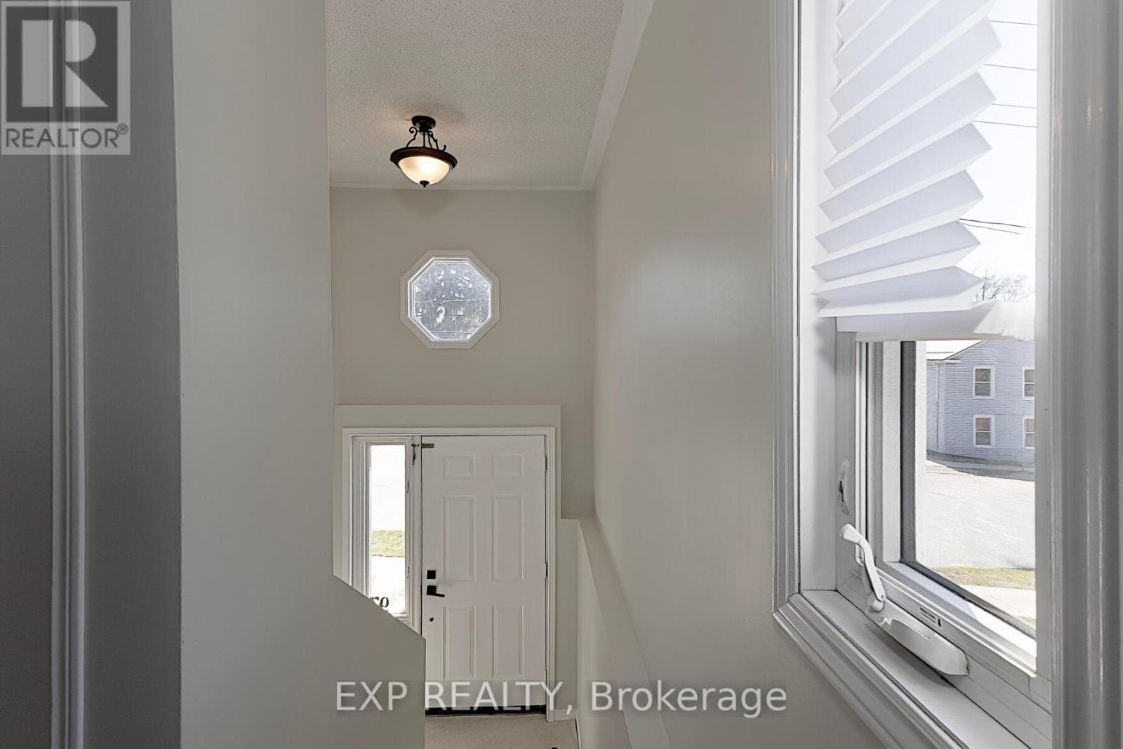 93 KING STREET E photo 4