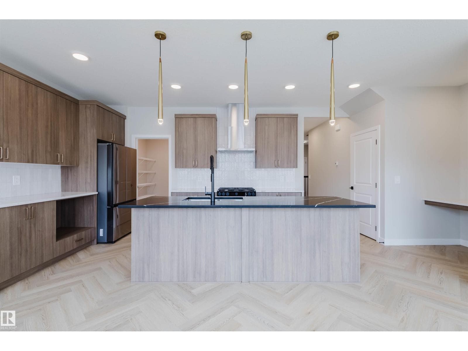 20632 43 AV NW