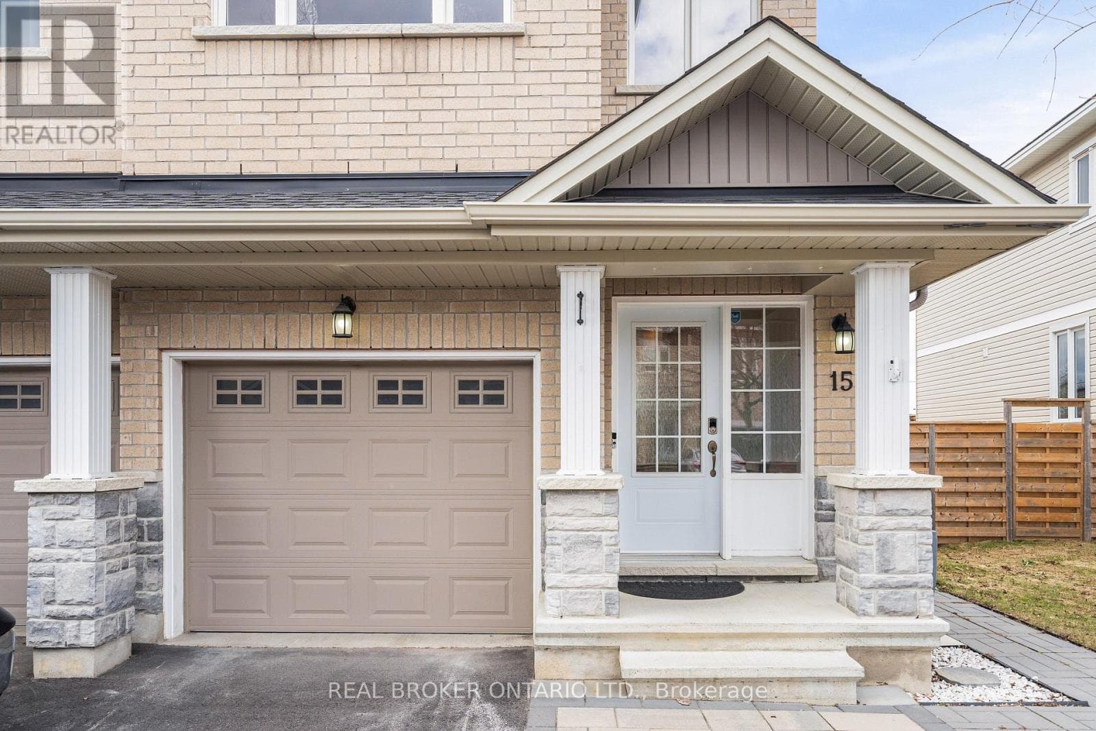15 PEEVER PLACE photo 3