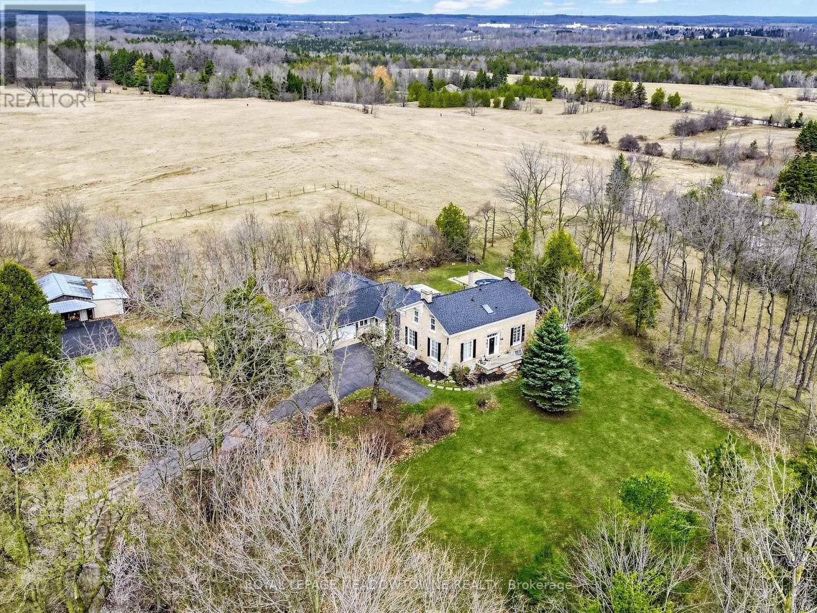 5595 25 SIDE ROAD photo 3