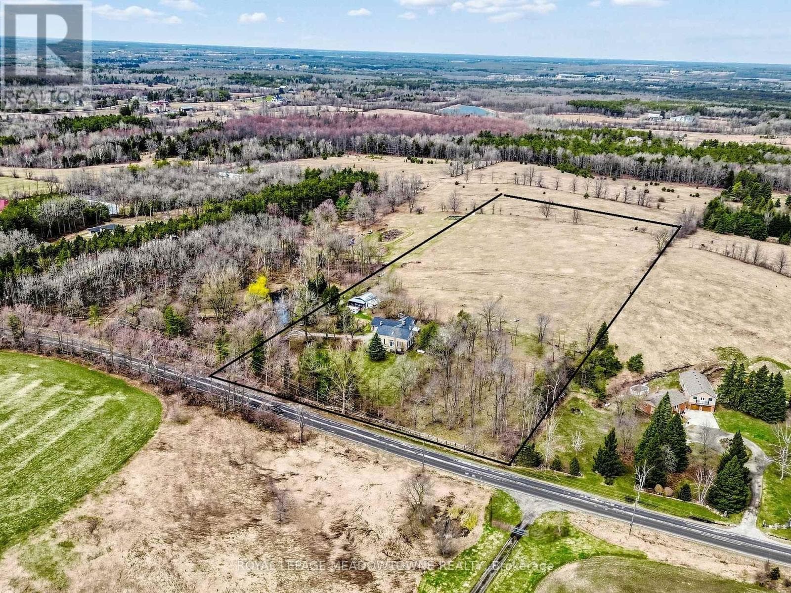 4 bed 4 bath single family at 5595 25 SIDE ROAD — $1,799,000