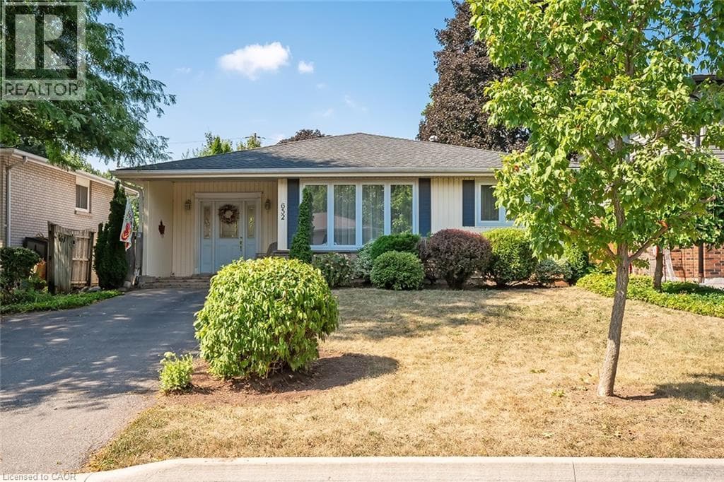 652 ARDLEIGH Crescent photo 2
