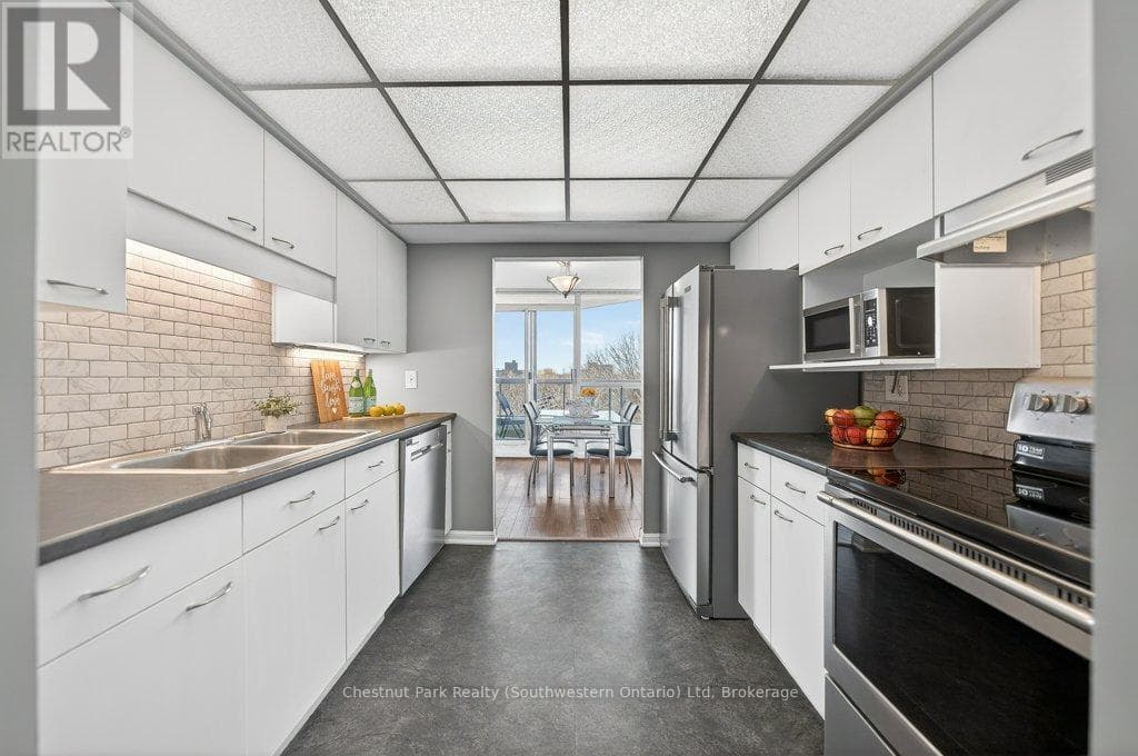 501 - 107 BAGOT STREET photo 2