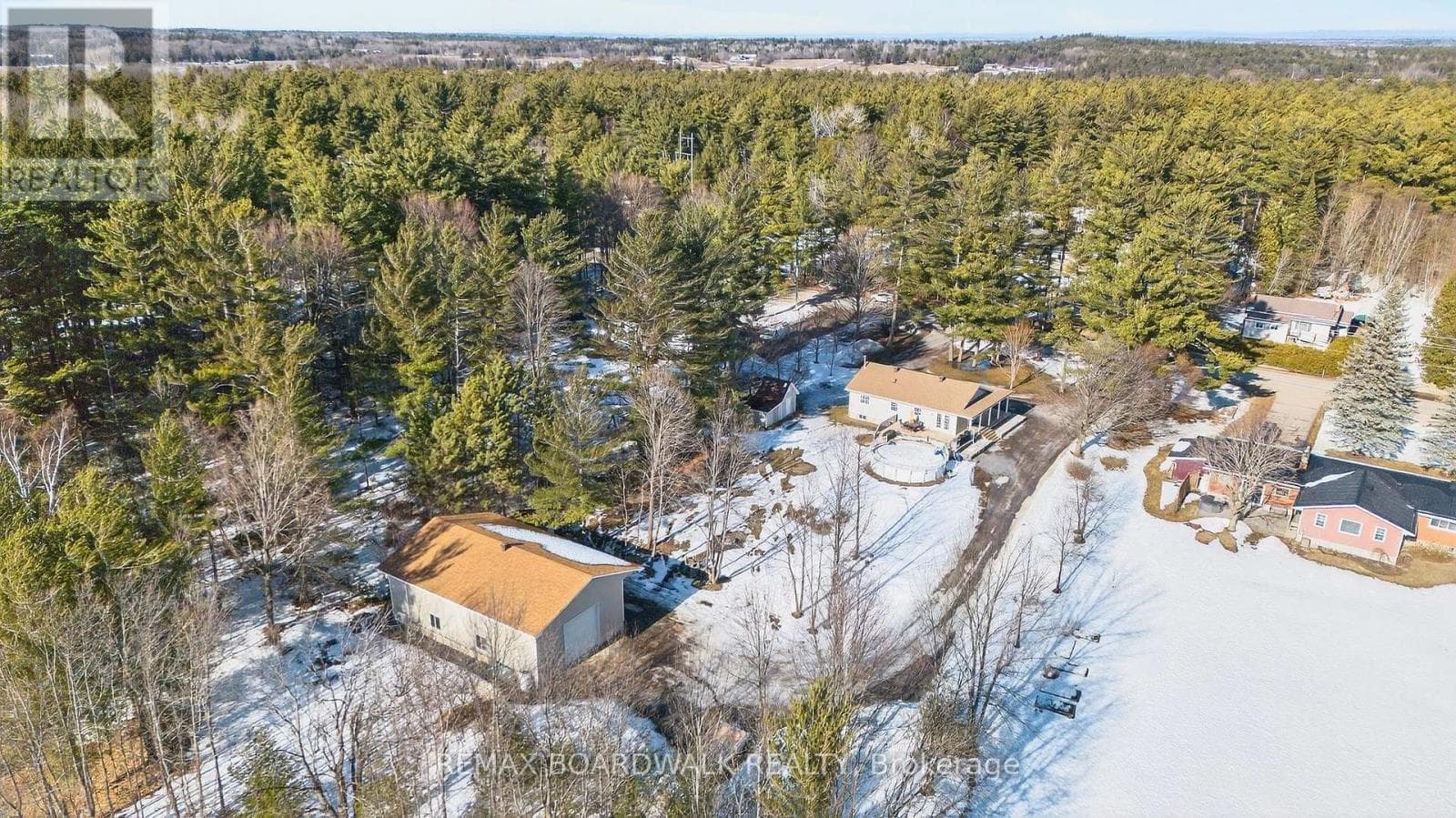 551 MCLACHLAN ROAD photo 3