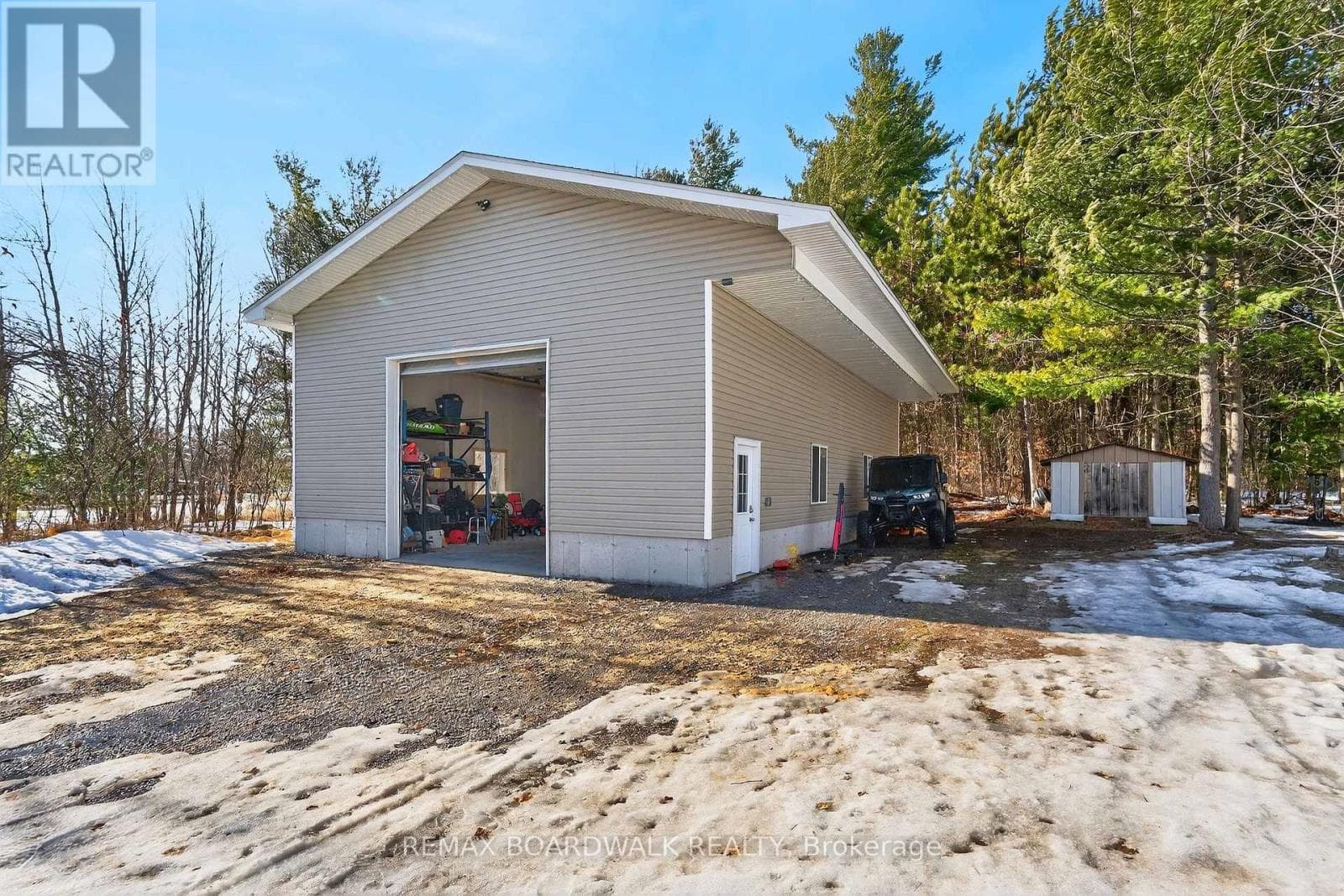551 MCLACHLAN ROAD photo 2