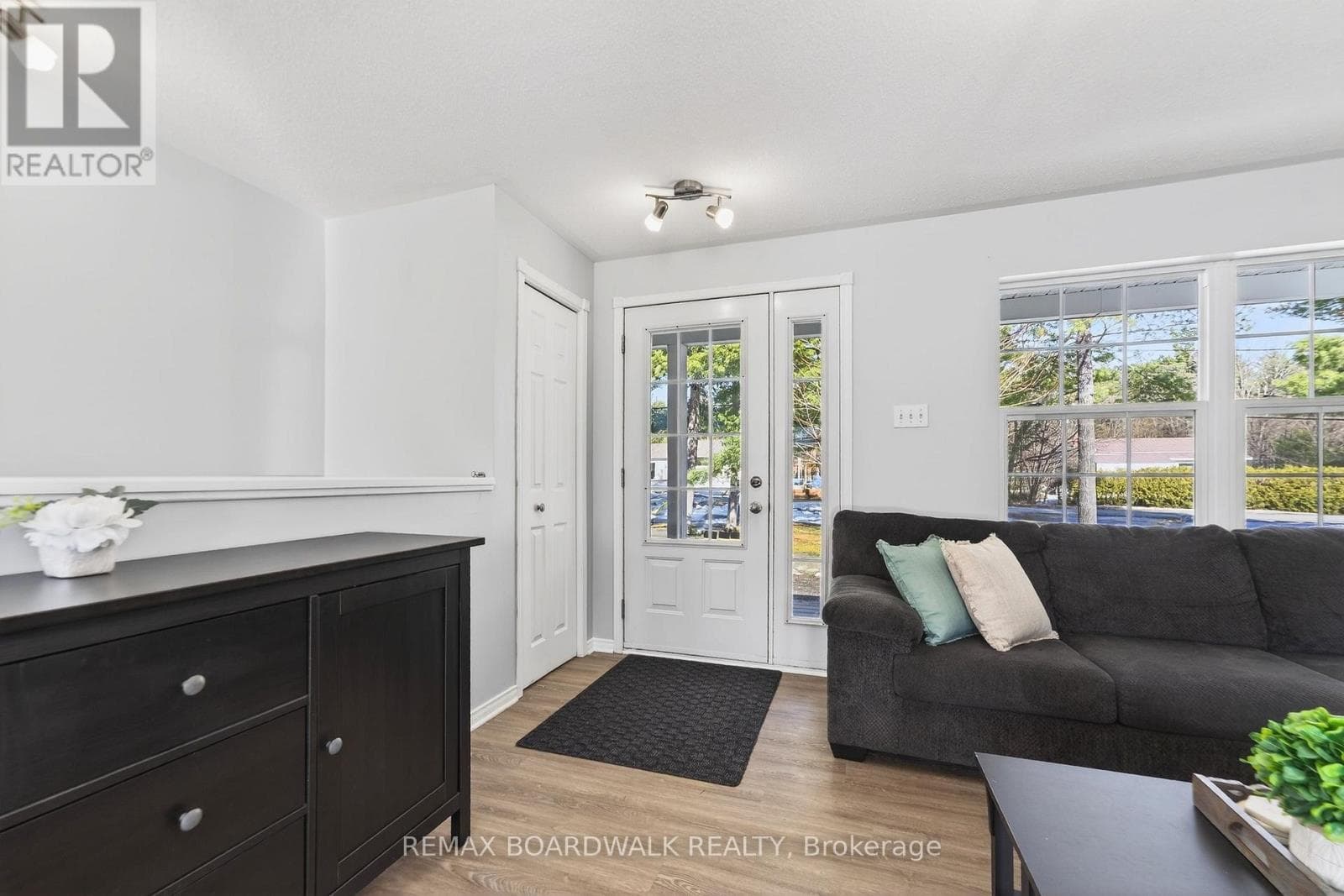 551 MCLACHLAN ROAD photo 5