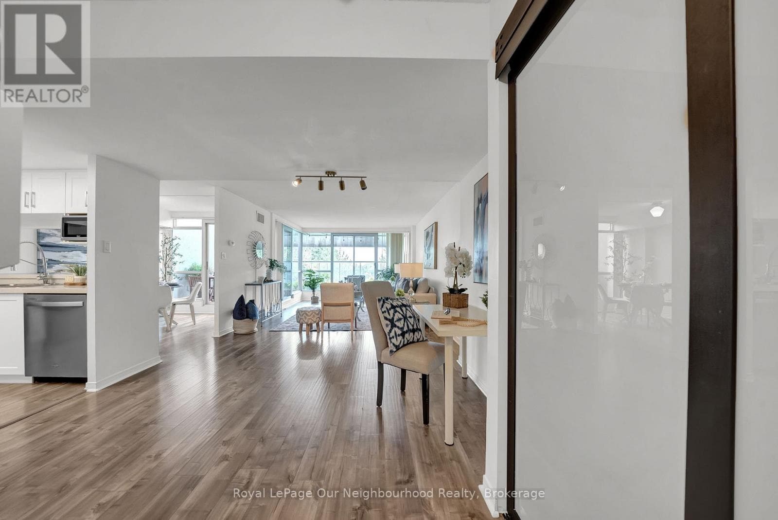 304 - 25 CUMBERLAND LANE photo 5