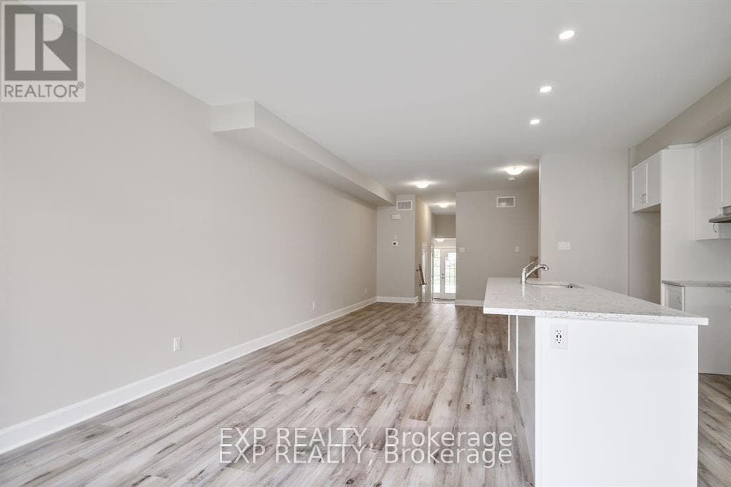 18 REYNOLDS AVENUE photo 2