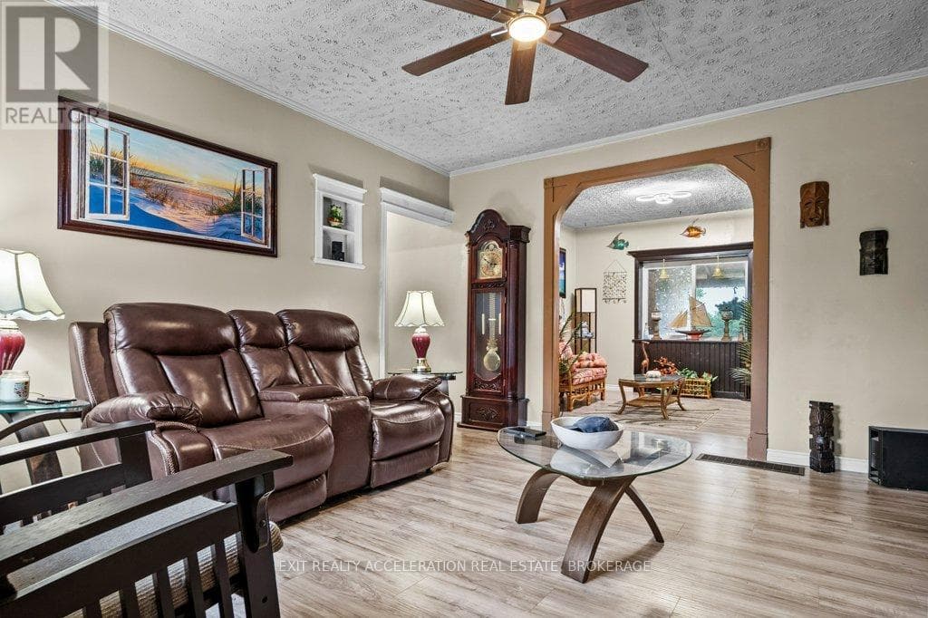 108 DUNDAS STREET photo 2
