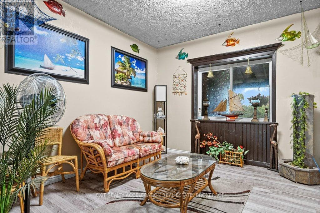 108 DUNDAS STREET photo 5