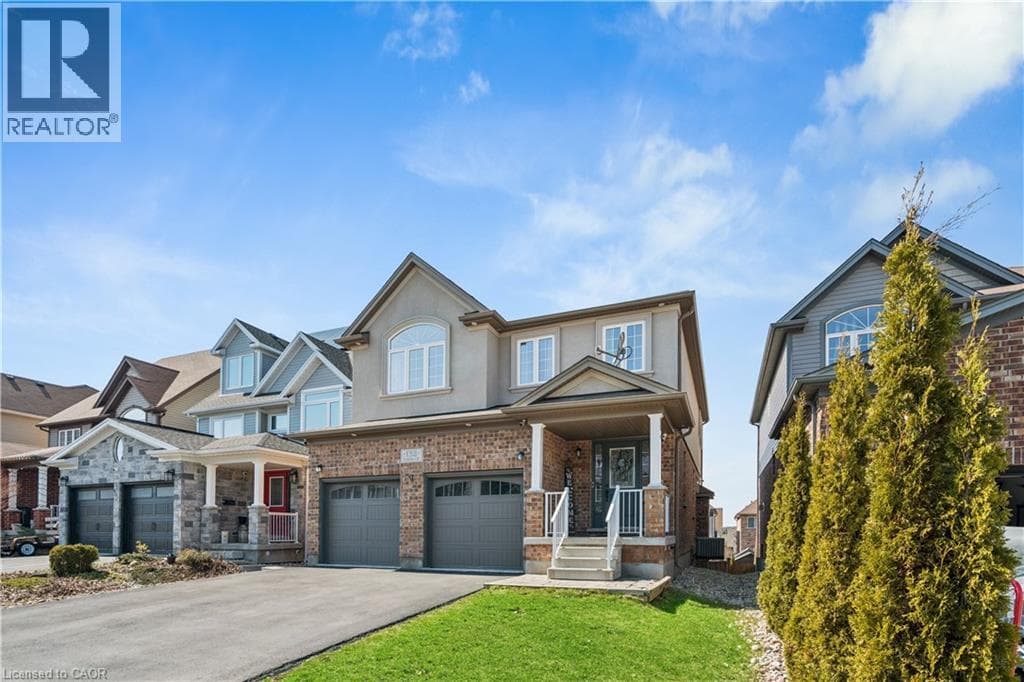 132 COKER Crescent photo 3